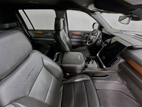 Used 2025 GMC Yukon XL Denali image 29