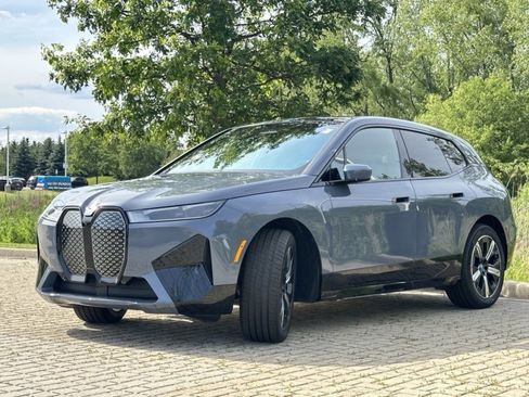 Used 2025 BMW iX xDrive50 w/ Sport Package image 4