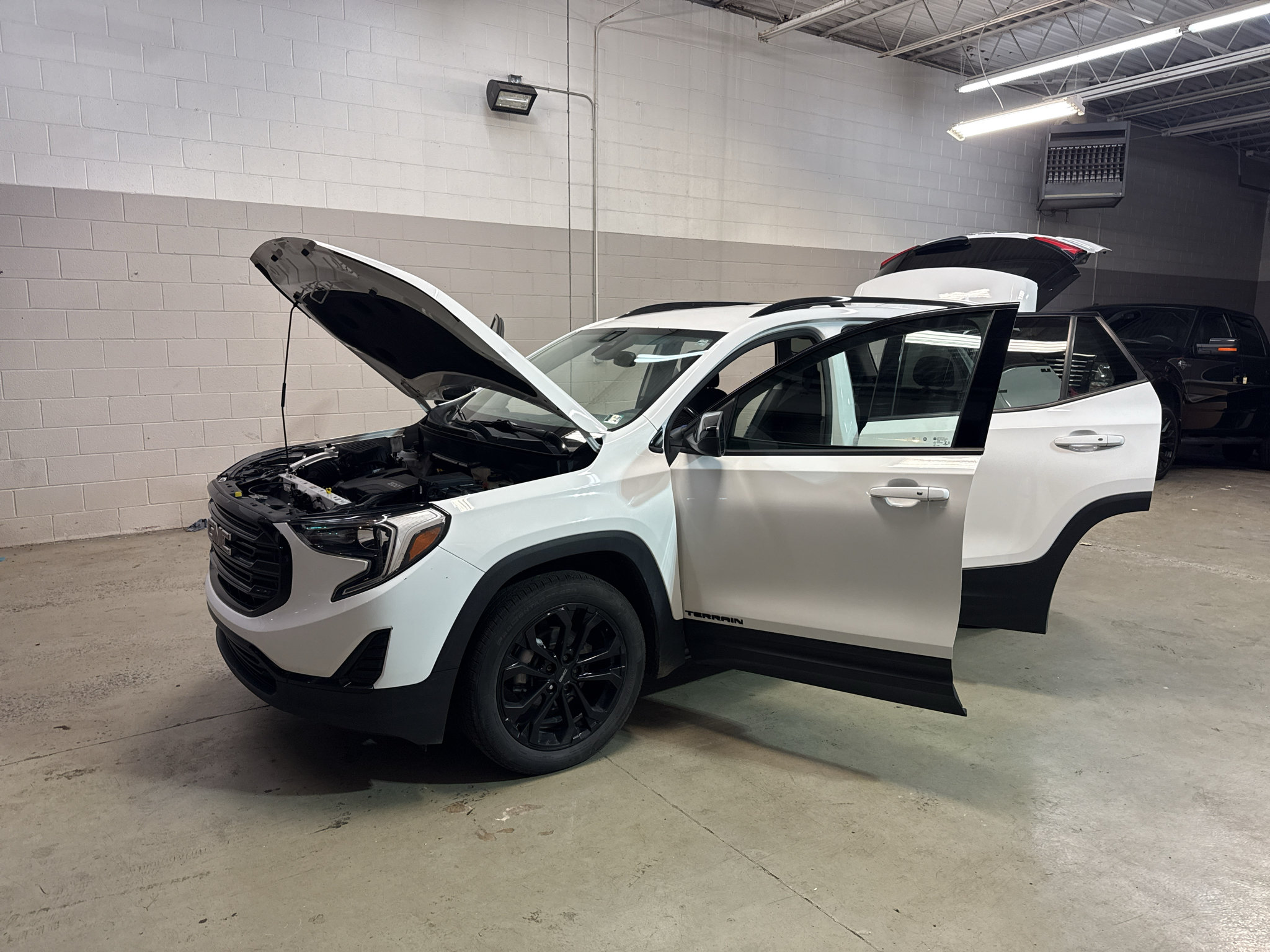 Used 2021 GMC Terrain SLE w/ Driver Convenience Package AWD/4WD image 11