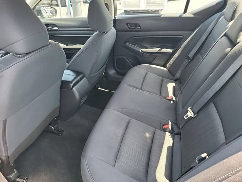Used 2024 Nissan Altima 2.5 SV FWD image 16