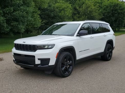 Used 2023 Jeep Grand Cherokee L Laredo AWD/4WD image 2