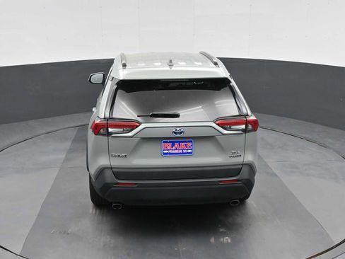 Used 2022 Toyota RAV4 XLE w/ XLE Grade Weather Package AWD/4WD image 18