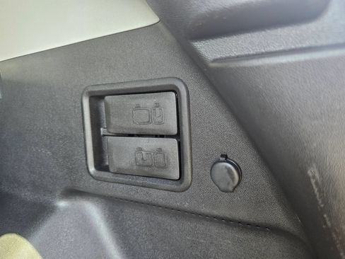 Used 2023 GMC Terrain SLT w/ Infotainment Package II AWD/4WD image 39