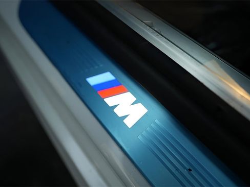 Used 2022 BMW 745e xDrive w/ M Sport Package image 25