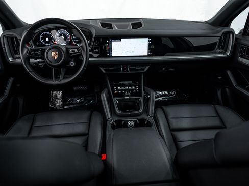 Certified 2025 Porsche Cayenne image 12