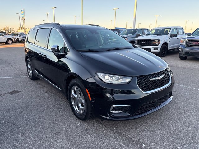 Used 2022 Chrysler Pacifica Limited FWD image 3