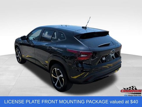 Used 2025 Chevrolet Trax RS w/ Driver Confidence Package FWD image 3
