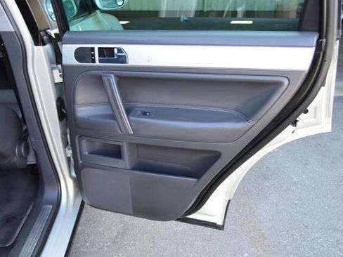 Used 2009 Volkswagen Touareg VR6 image 54