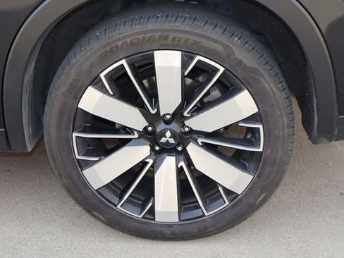 Used 2025 Mitsubishi Outlander AWD image 29