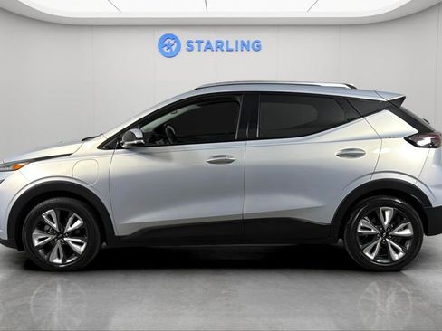 Used 2023 Chevrolet Bolt EUV LT w/ Convenience Package FWD image 3