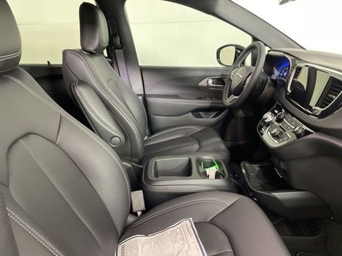 New 2026 Chrysler Voyager LX image 13