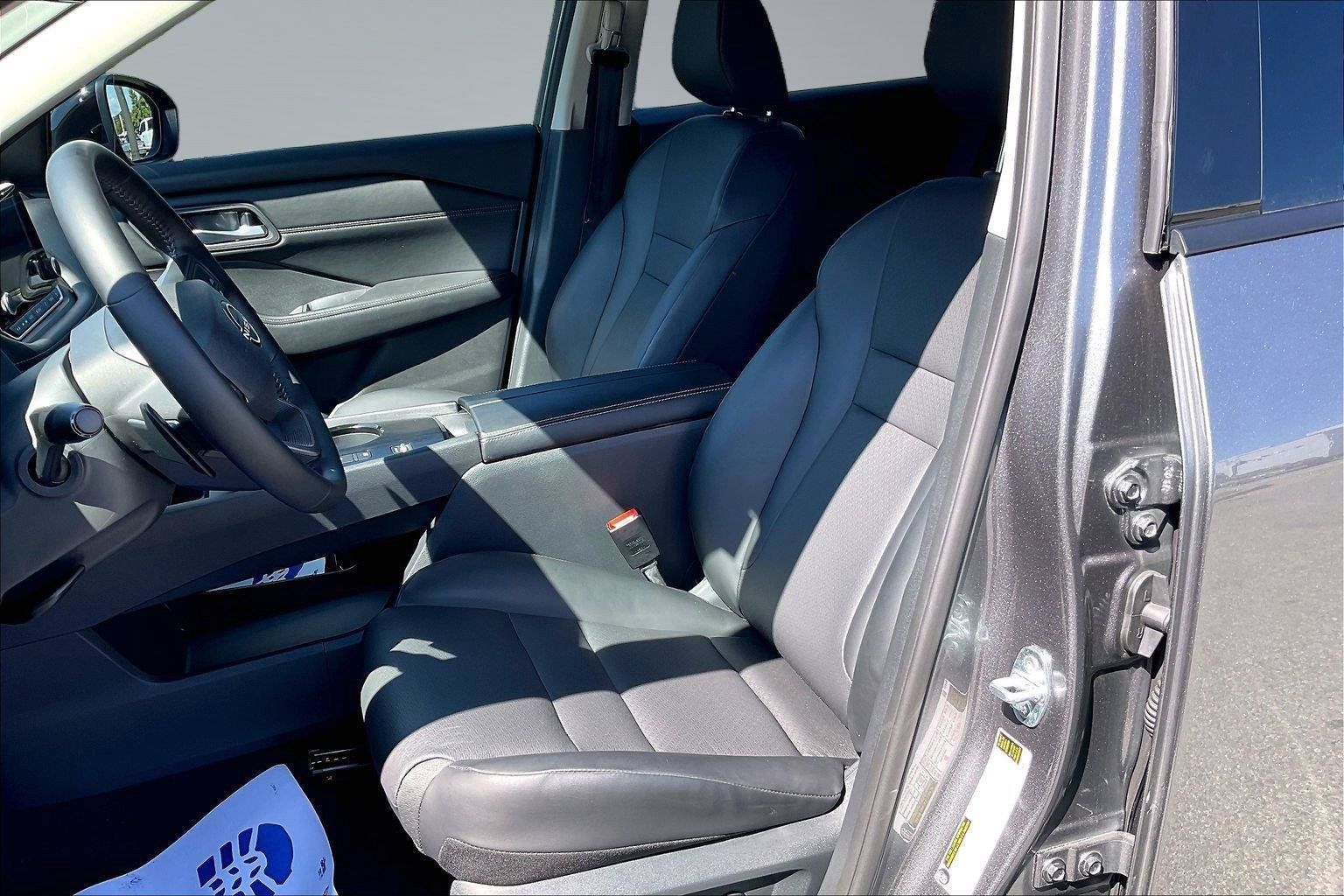 Certified 2026 Nissan Rogue Dark Armor FWD image 25