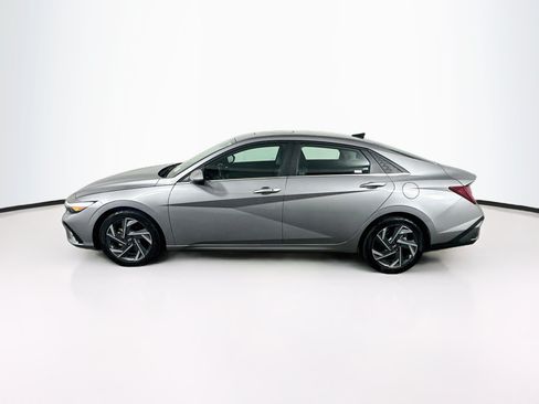 Used 2025 Hyundai Elantra SEL FWD image 4