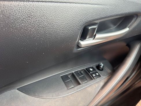 Used 2020 Toyota Corolla LE FWD image 18