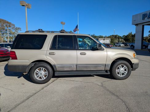Used 2005 Ford Expedition XLT image 3