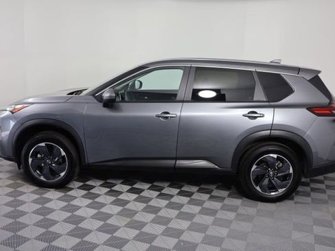Used 2024 Nissan Rogue SV image 5