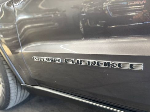 Used 2017 Jeep Grand Cherokee Limited AWD/4WD image 29