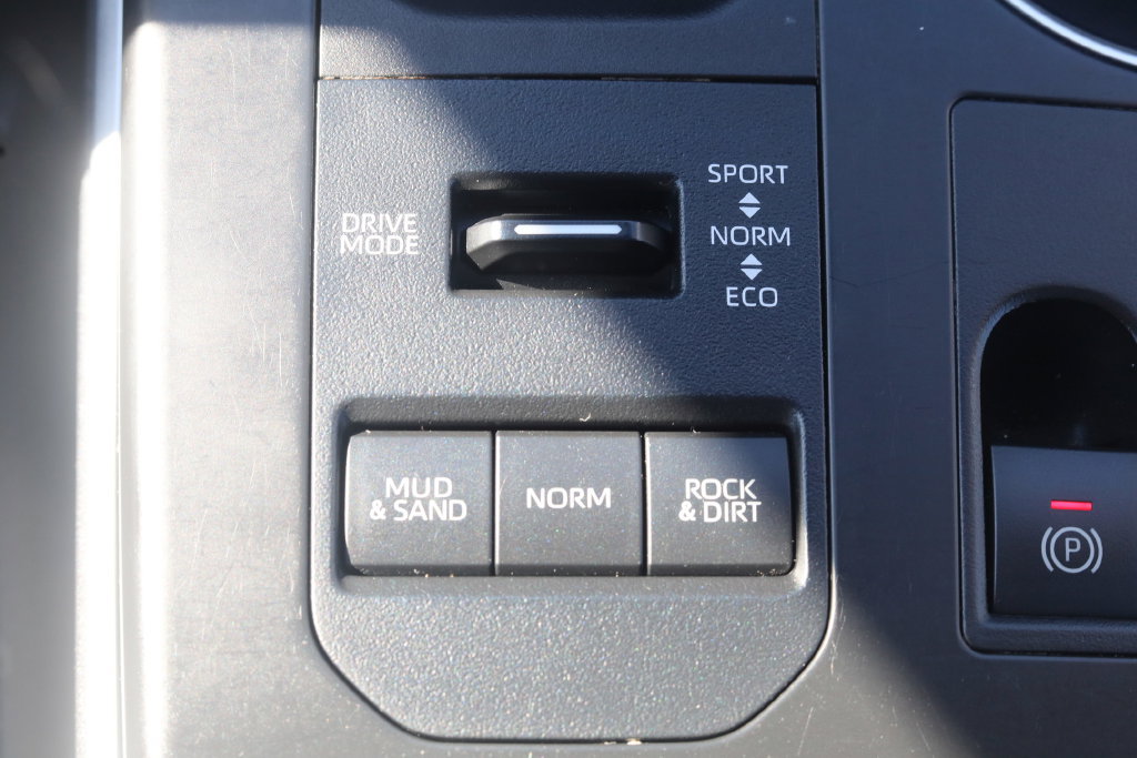 Used 2023 Toyota Highlander XLE AWD/4WD image 20
