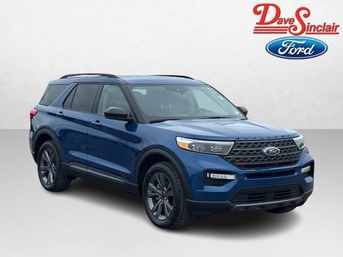 Used 2023 Ford Explorer XLT w/ Equipment Group 202A AWD/4WD image 4