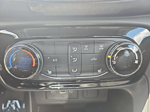 Used 2023 Buick Encore GX Preferred w/ Cold Weather Comfort Package AWD/4WD image 25