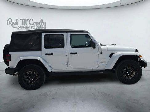 Used 2022 Jeep Wrangler Unlimited Sahara AWD/4WD image 6