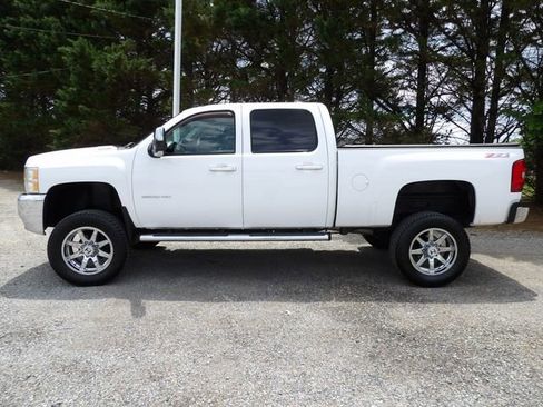 Used 2010 Chevrolet Silverado 2500 LTZ w/ Convenience Package AWD/4WD image 2