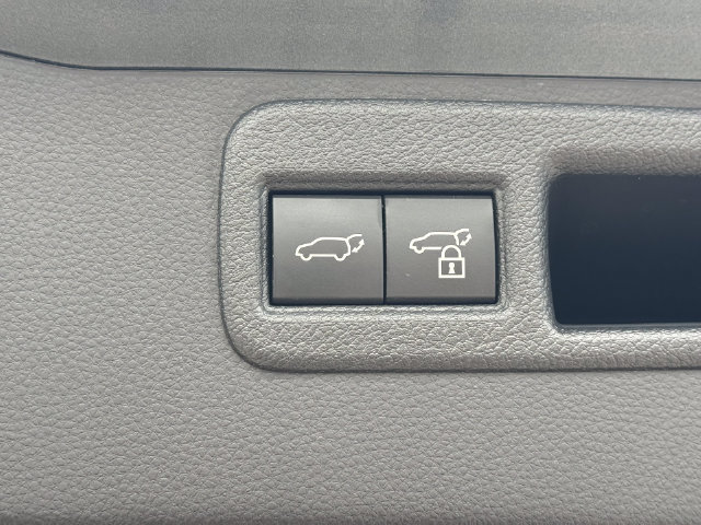 Used 2024 Toyota Venza LE AWD/4WD image 13