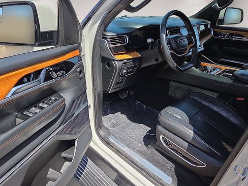 Used 2022 Jeep Grand Wagoneer Series III AWD/4WD image 21