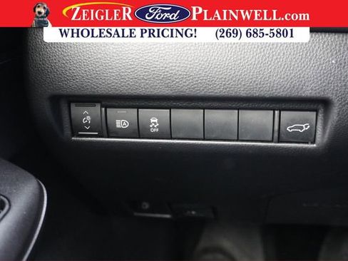 Used 2022 Toyota Venza LE image 28