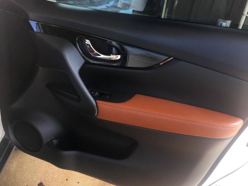 Used 2018 Nissan Rogue SL w/ Premium Package AWD/4WD image 16
