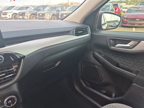 Used 2020 Ford Escape SE image 21