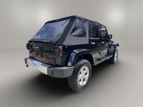 Used 2015 Jeep Wrangler Unlimited Sahara w/ Connectivity Group AWD/4WD image 9