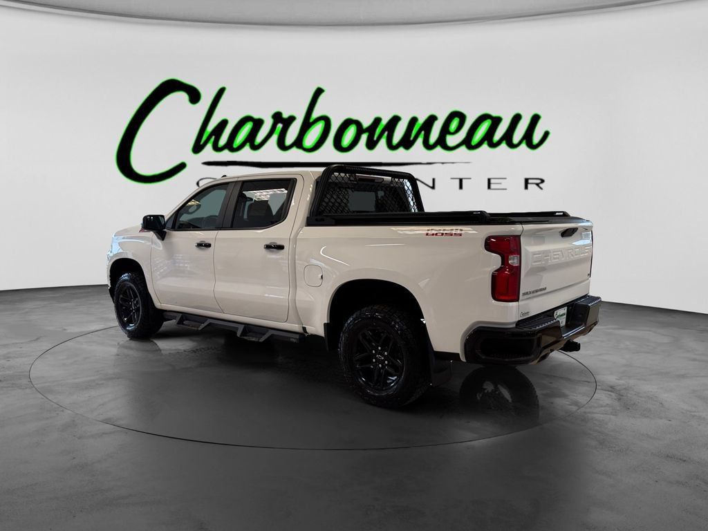 Used 2021 Chevrolet Silverado 1500 LT Trail Boss w/ Convenience Package II AWD/4WD image 3