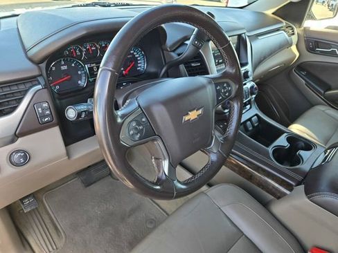 Used 2019 Chevrolet Suburban LT image 12