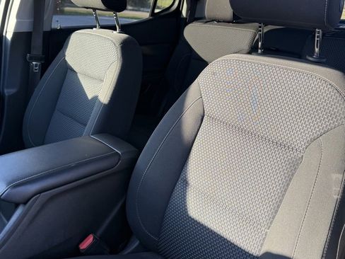 Used 2023 GMC Acadia SLE image 6