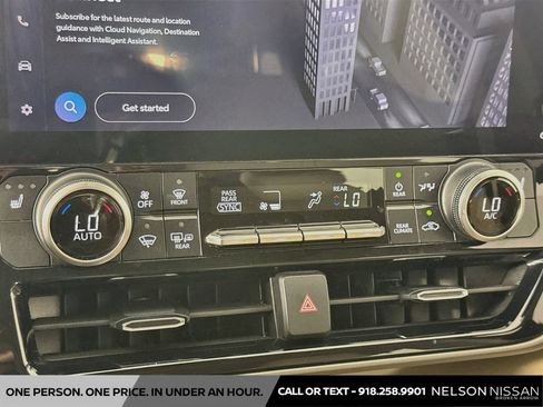 Used 2024 Toyota Highlander XLE FWD image 15