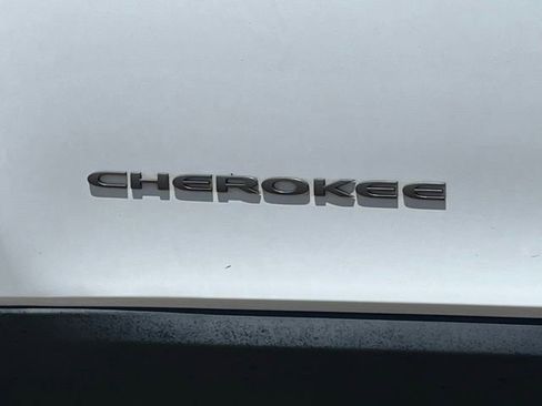Used 2019 Jeep Cherokee Trailhawk w/ Cold Weather Group AWD/4WD image 31