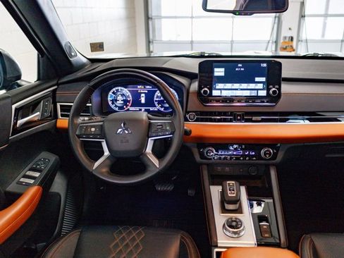 Used 2022 Mitsubishi Outlander SEL image 10