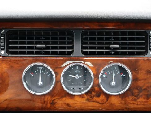 Used 2004 Jaguar XK8 Convertible image 21