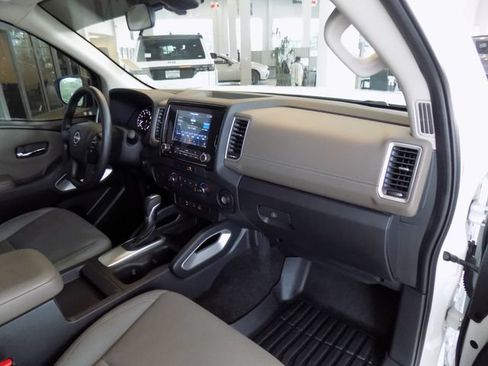 Used 2022 Nissan Frontier SV w/ Technology Package RWD image 25