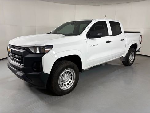 Used 2025 Chevrolet Colorado W/T w/ Advanced Trailering Package image 5