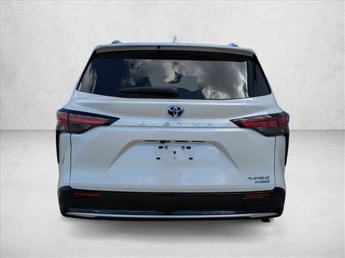 Certified 2023 Toyota Sienna Platinum image 6