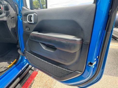Used 2024 Jeep Wrangler Unlimited Rubicon AWD/4WD image 31