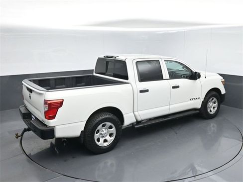 Used 2018 Nissan Titan S image 42