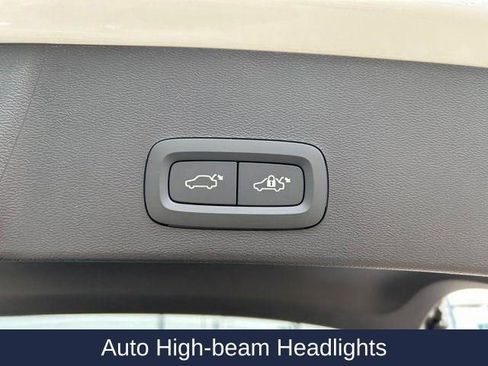 New 2025 Volvo XC40 B5 Ultra w/ Protection Package Premier image 17