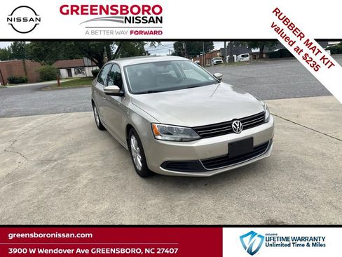 Used 2013 Volkswagen Jetta SE FWD image 1