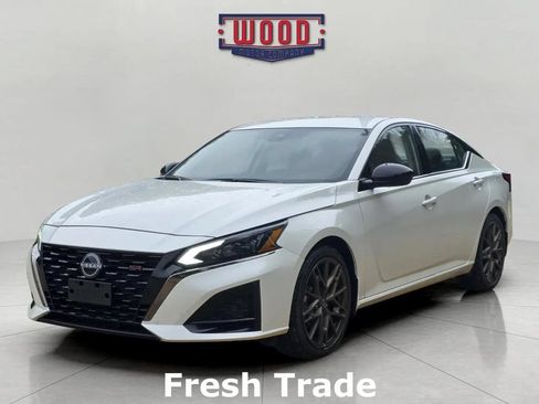 Used 2025 Nissan Altima 2.5 SR FWD image 3