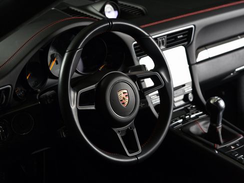 Used 2019 Porsche 911 GT3 RWD image 4