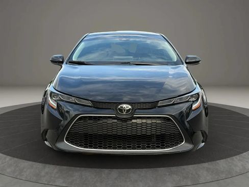 Used 2022 Toyota Corolla XLE FWD image 2
