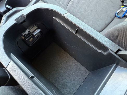 Used 2019 Toyota RAV4 XLE FWD image 28